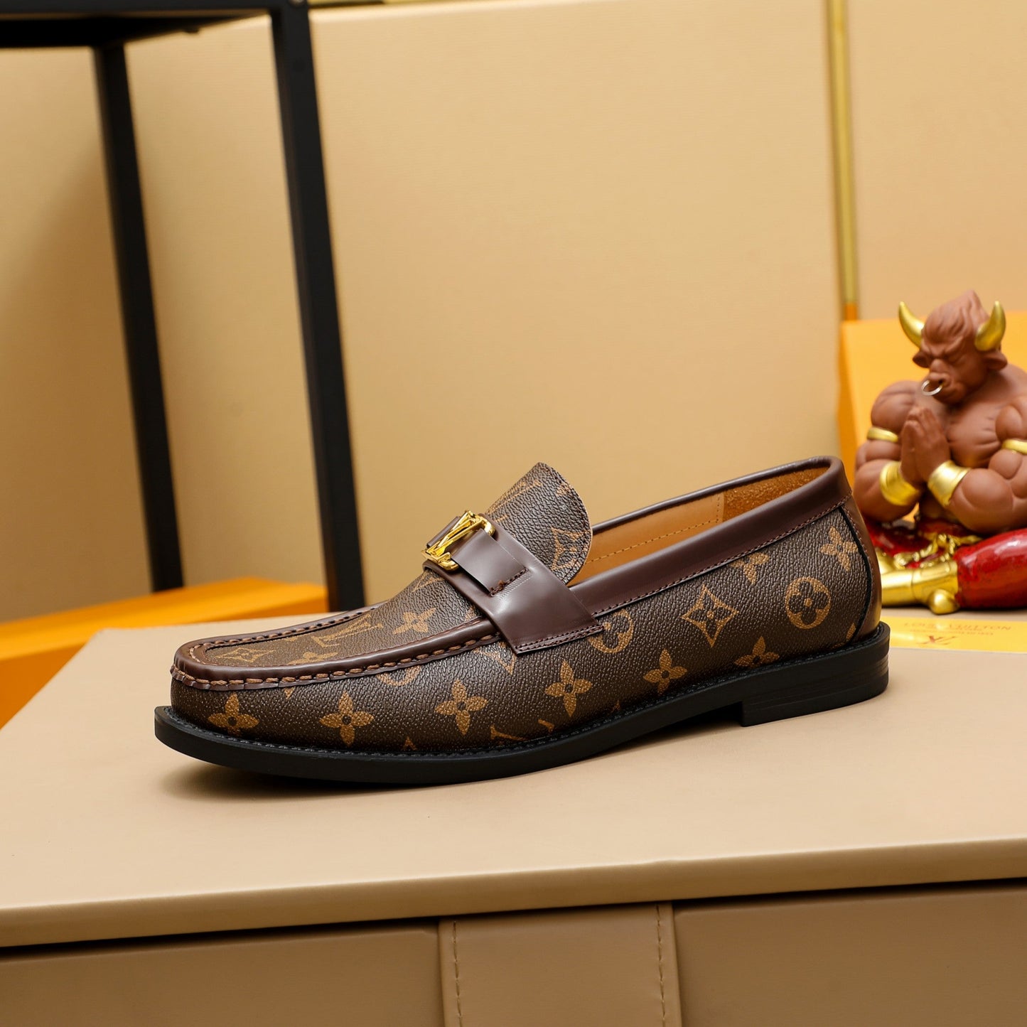 V print fashion leather shoes 0724050603