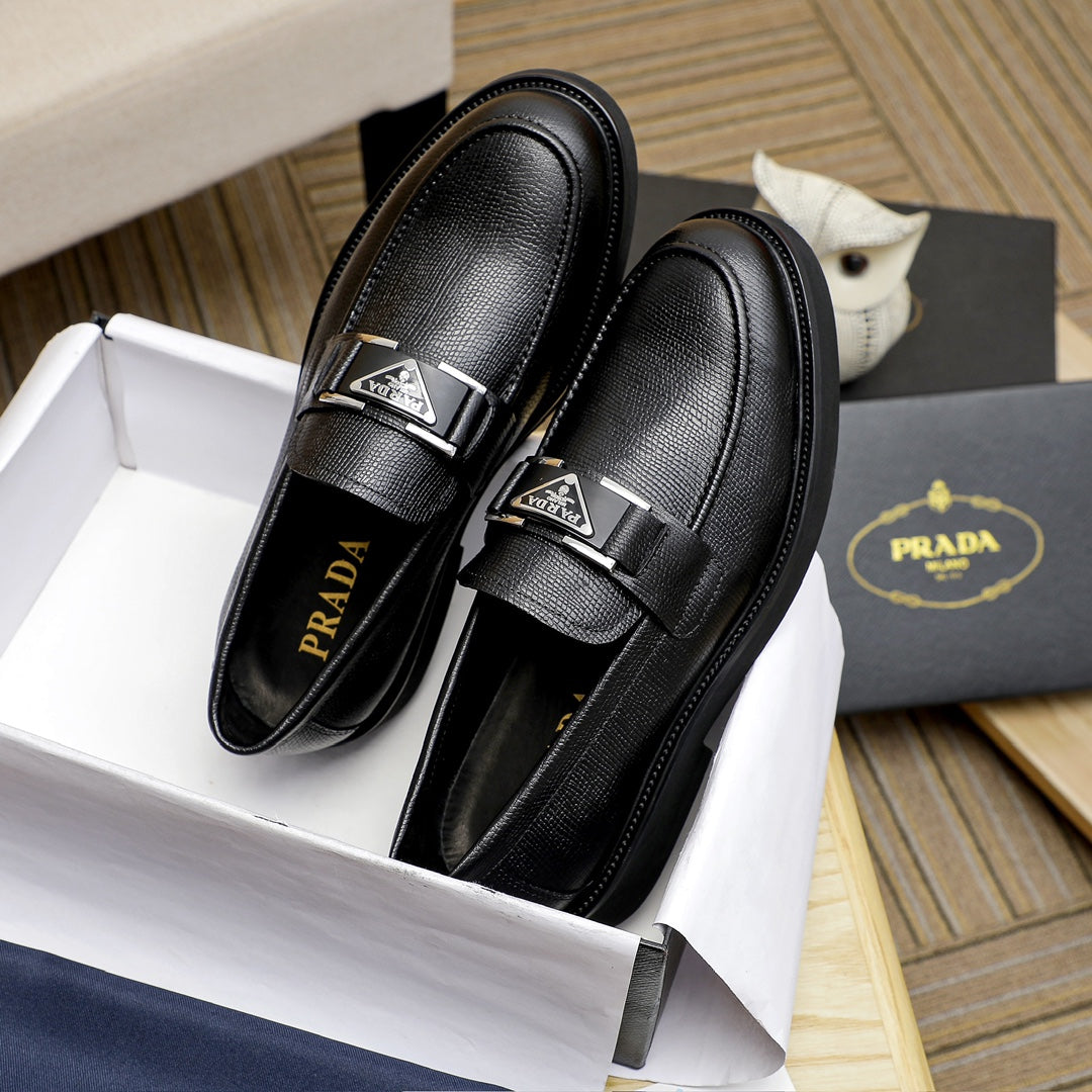 PR Triangle logo loafers 1824091314