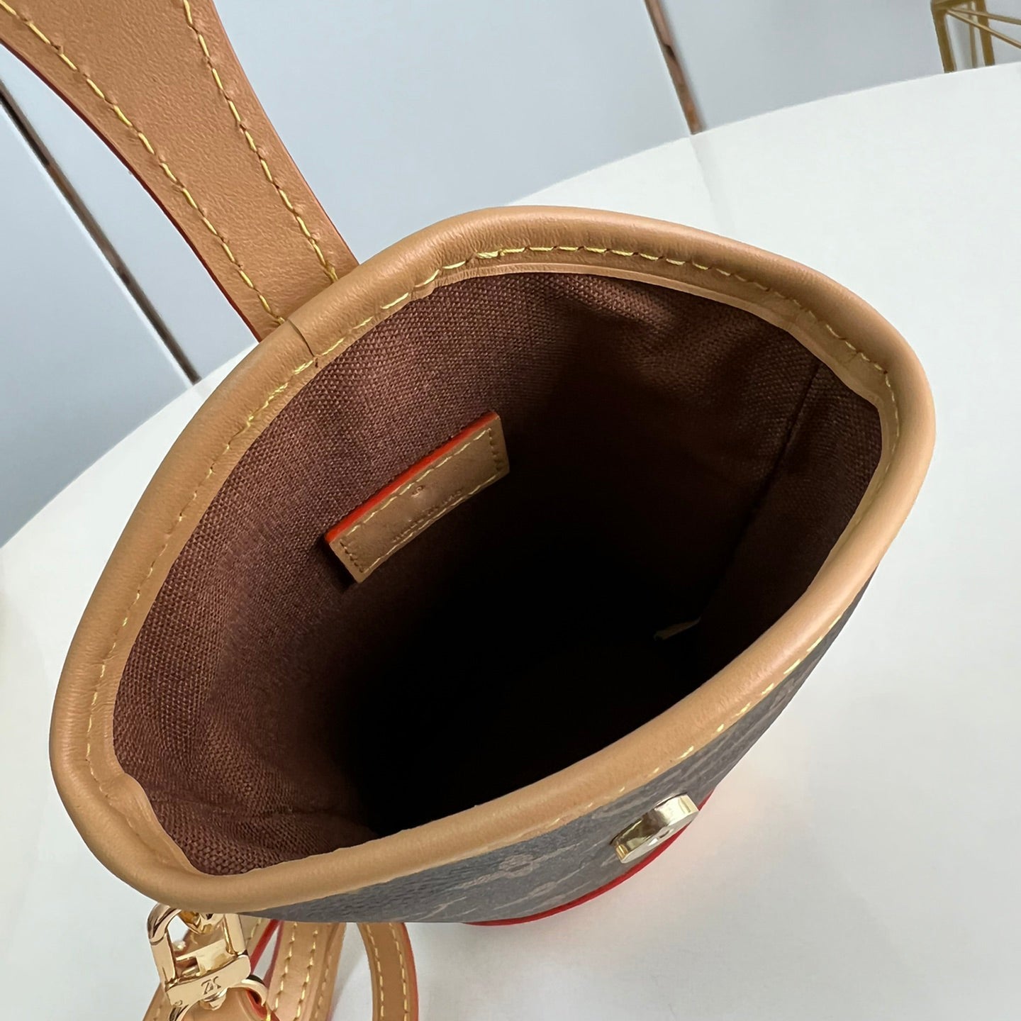 Ladies Fashion Luxury V Logo Bucket Bag