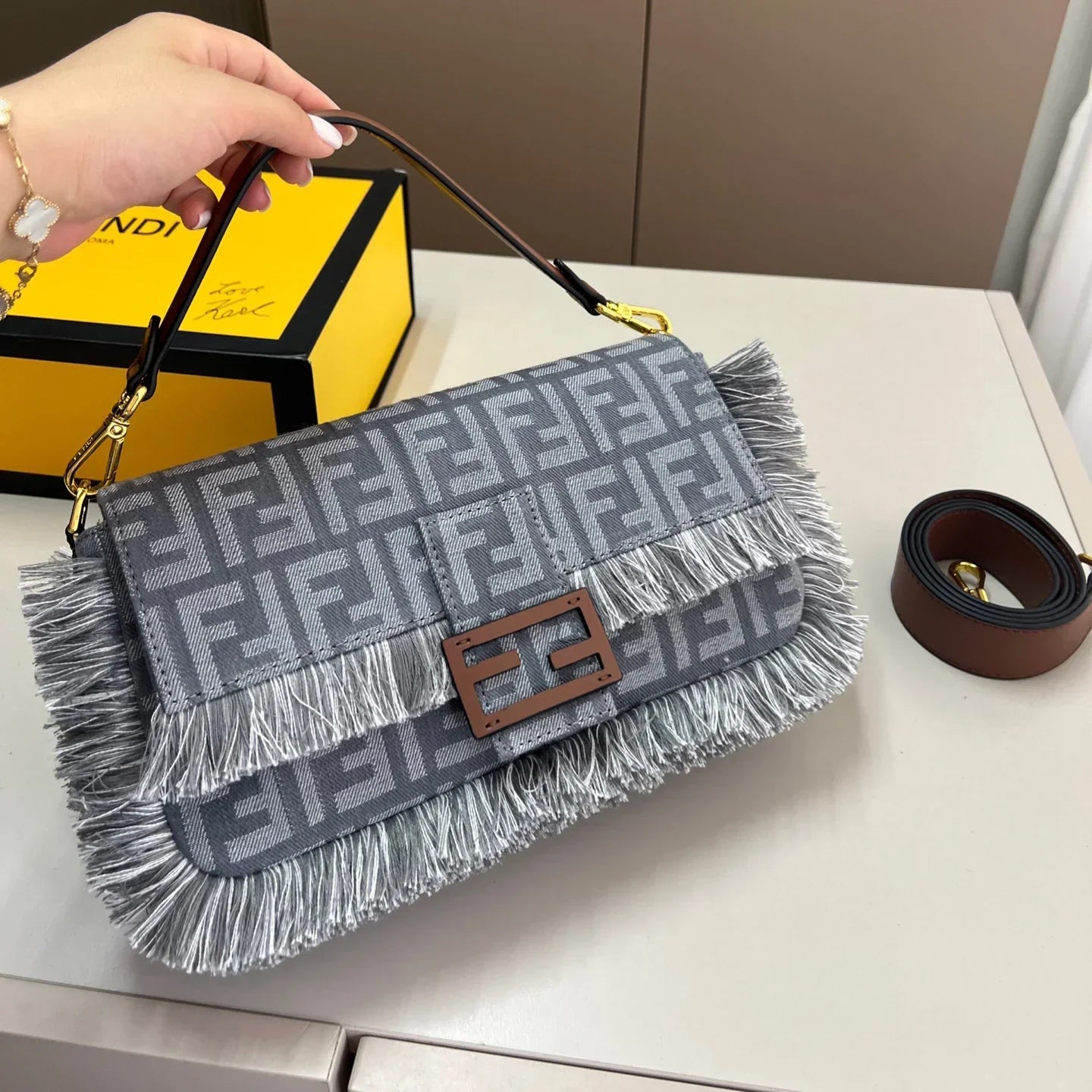 FD Tassel Baguette 1025070407