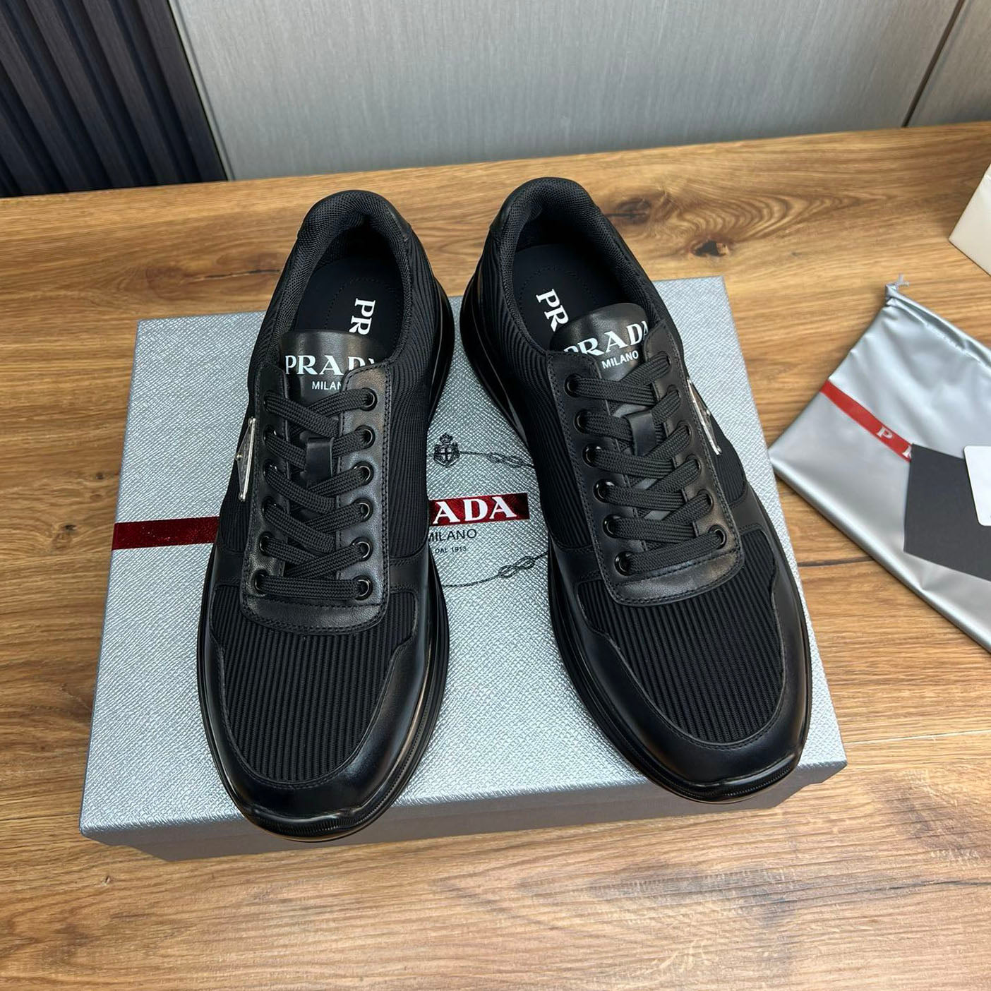 PR triangle logo sneakers 1824081206