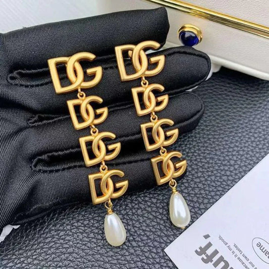 New Versatile And Fashionable Earrings 1024010309