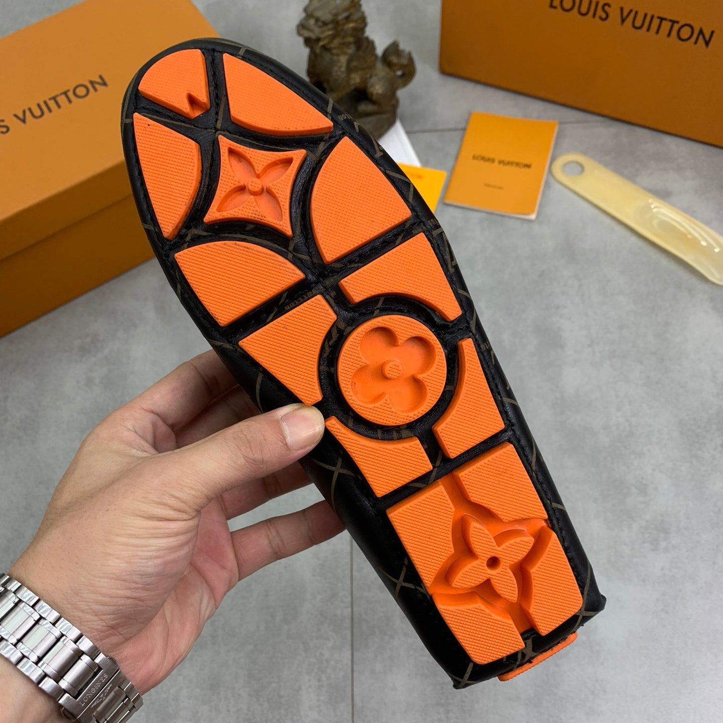 New High Grade Fashion V Logo Men's Loafers XC1823111403