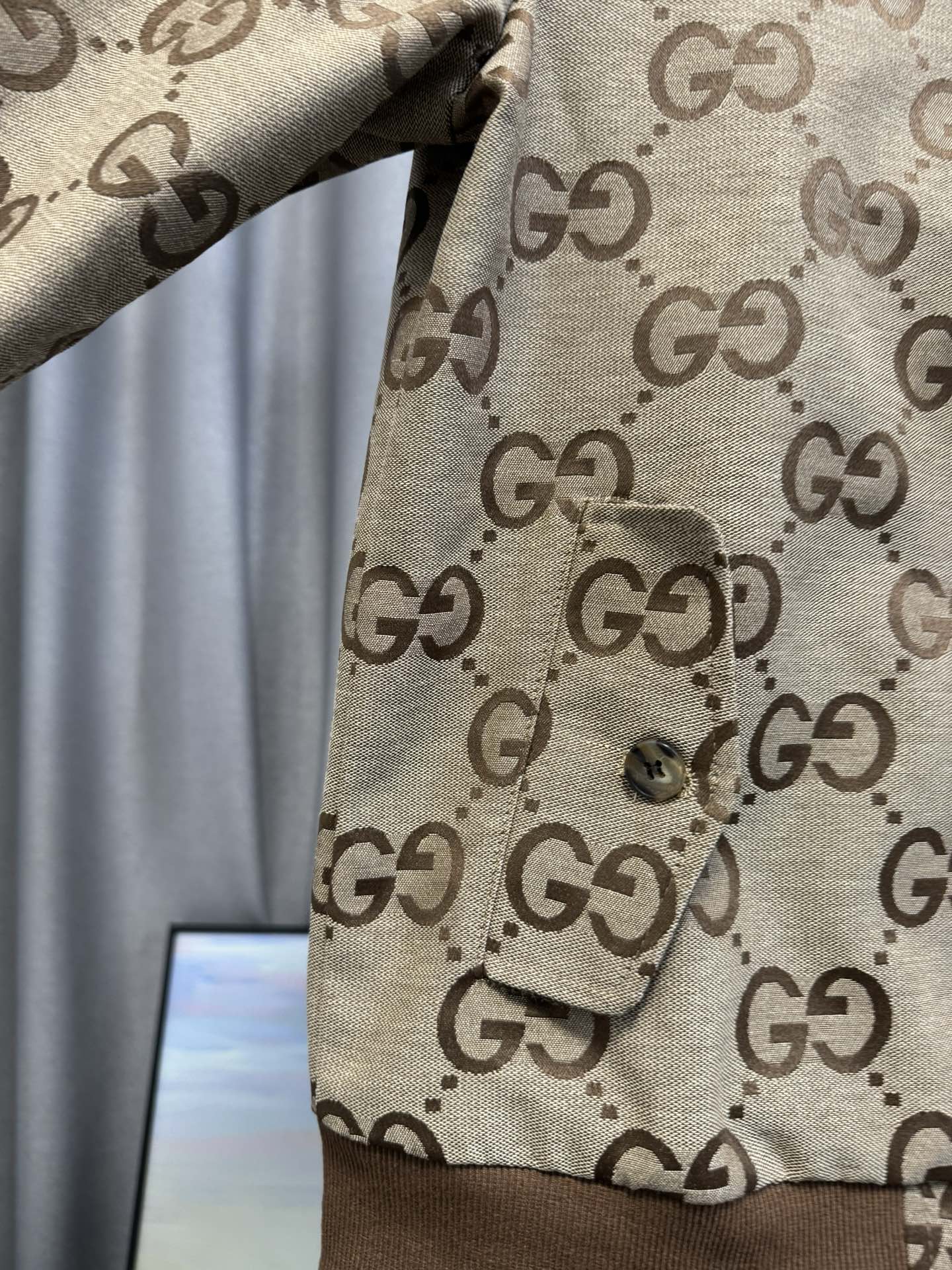 Casual brown letter-printed coat fashion collar zipper design