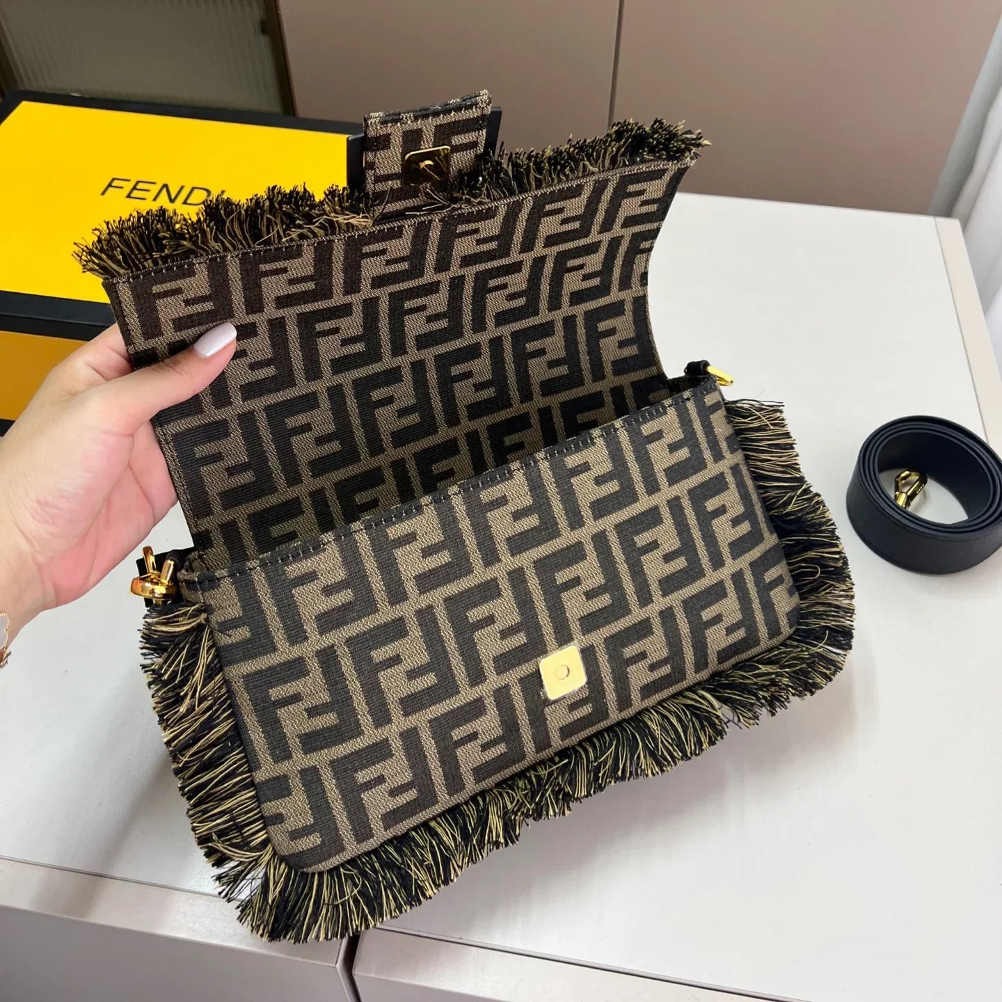 FD Tassel Baguette 1025070407