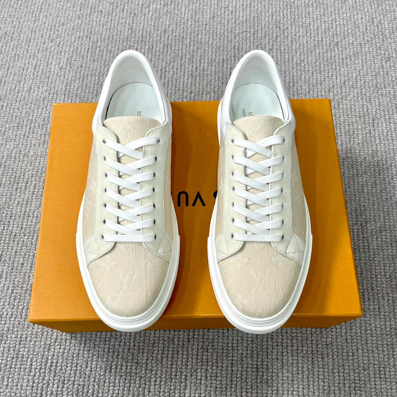 L fashionable casual sneakers 1824070203