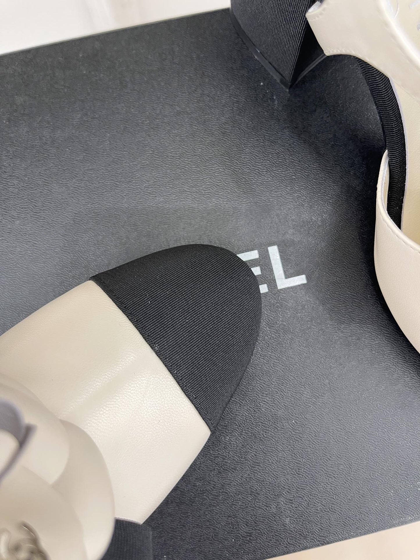 Fashion Versatile Camellia Thick Heels High Heels 1023120404