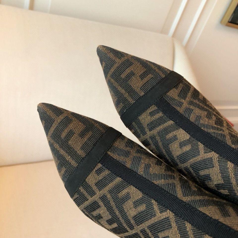 Pointed Toe Fashionable and Versatile High Heels 0823112308