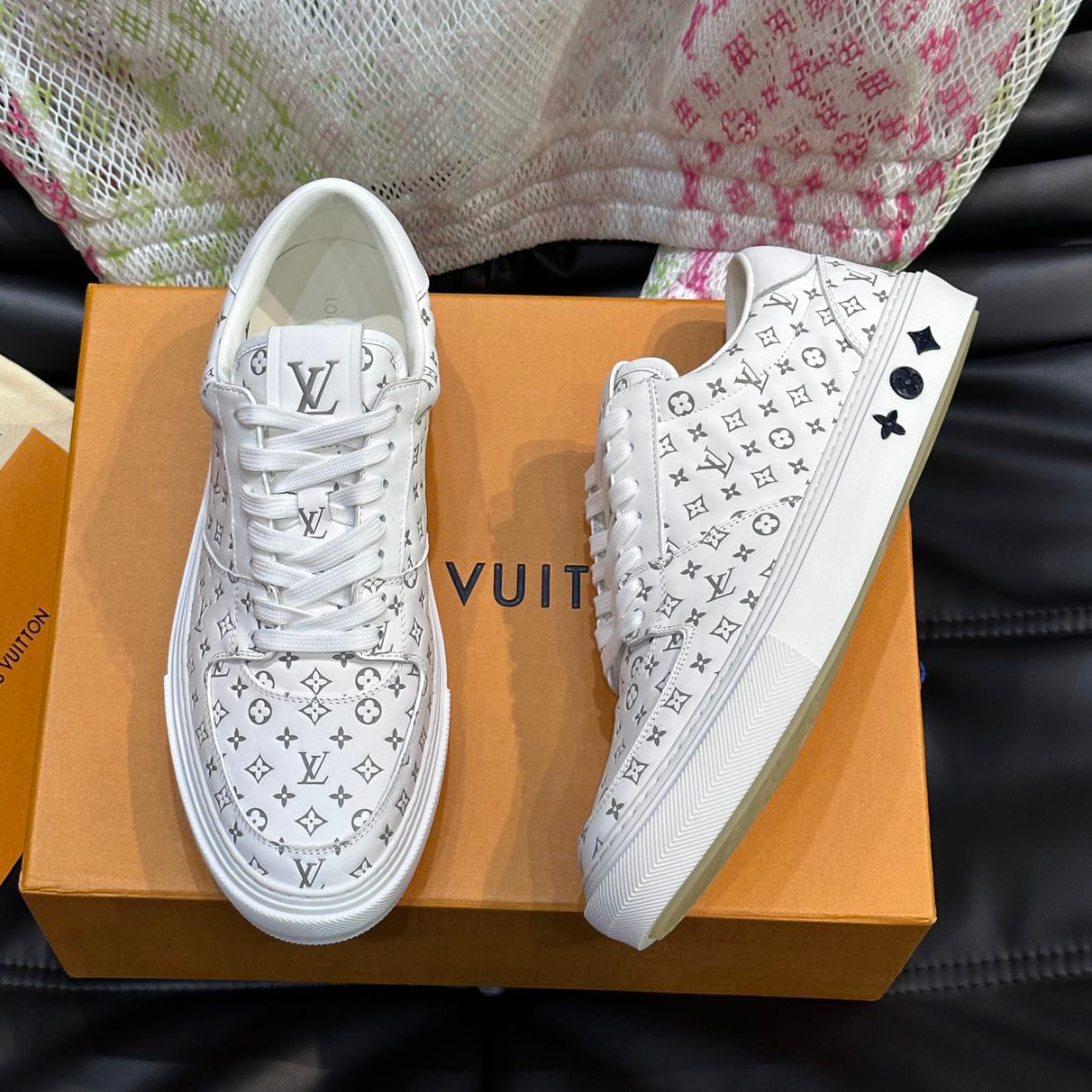 L Embossed Casual Sneakers 1824070205