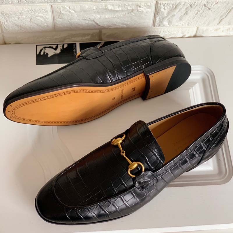 Classic men's crocodile print loafers, vintage metal buckle, full of advanced.