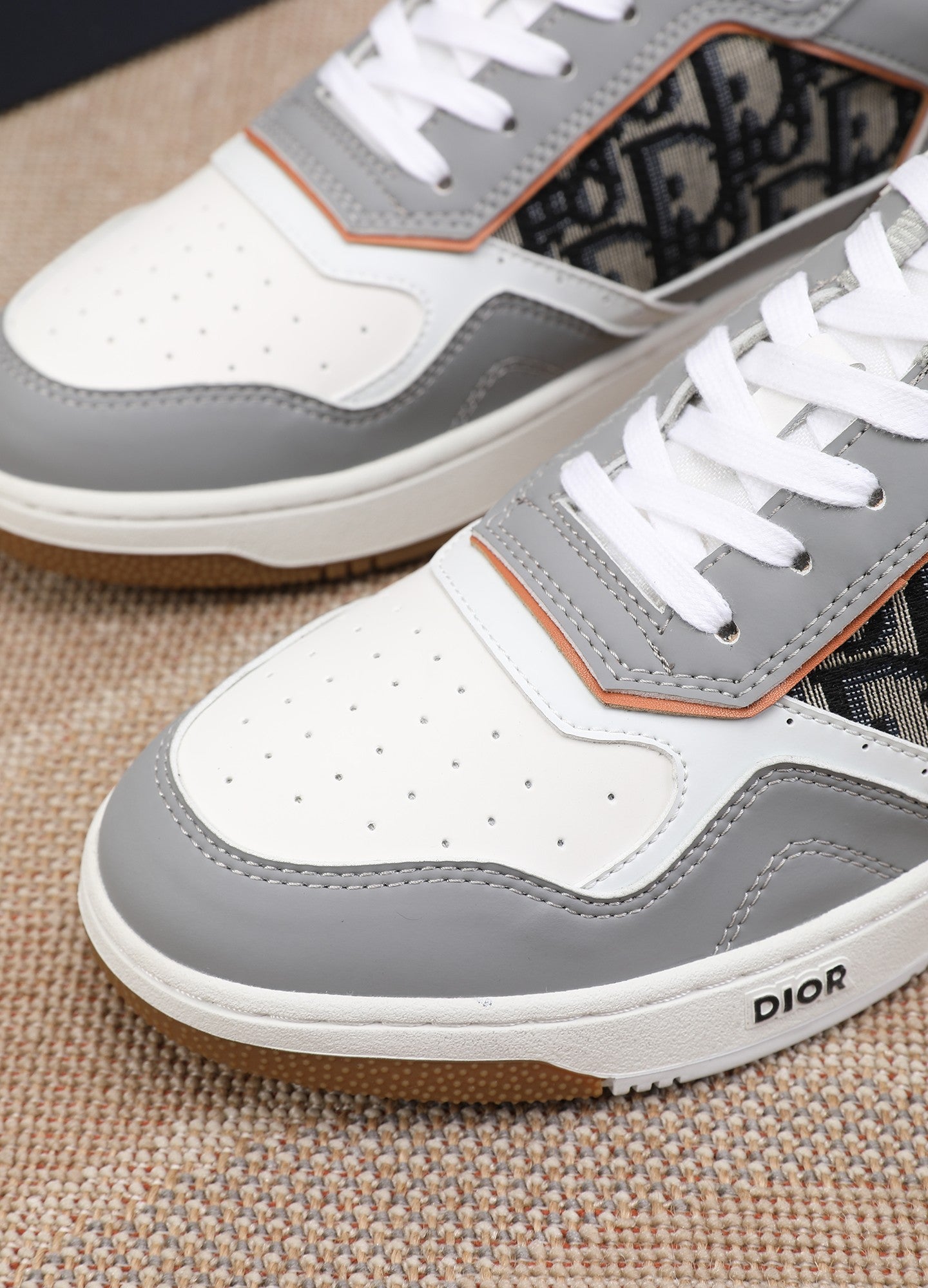 CD B27 Low Top Oblique Sneaker 1825052703