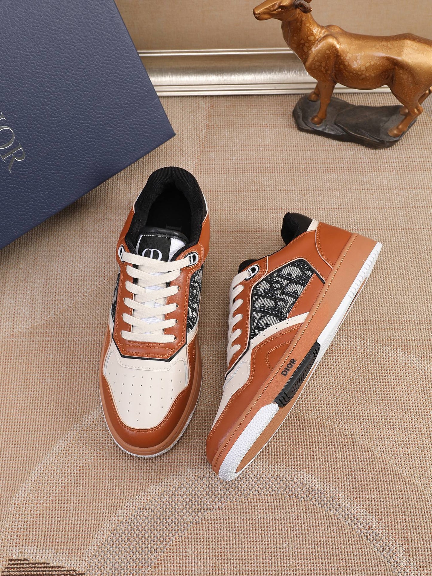 CD B27 Low Top Oblique Sneaker 1825052703