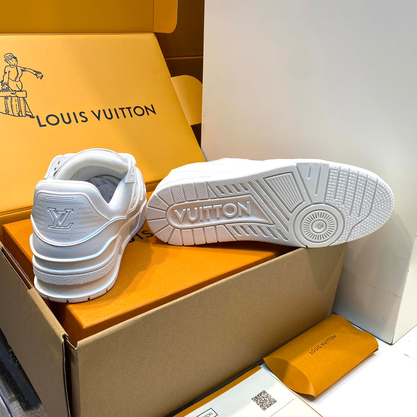 L Trainer Sneakers 1824090901