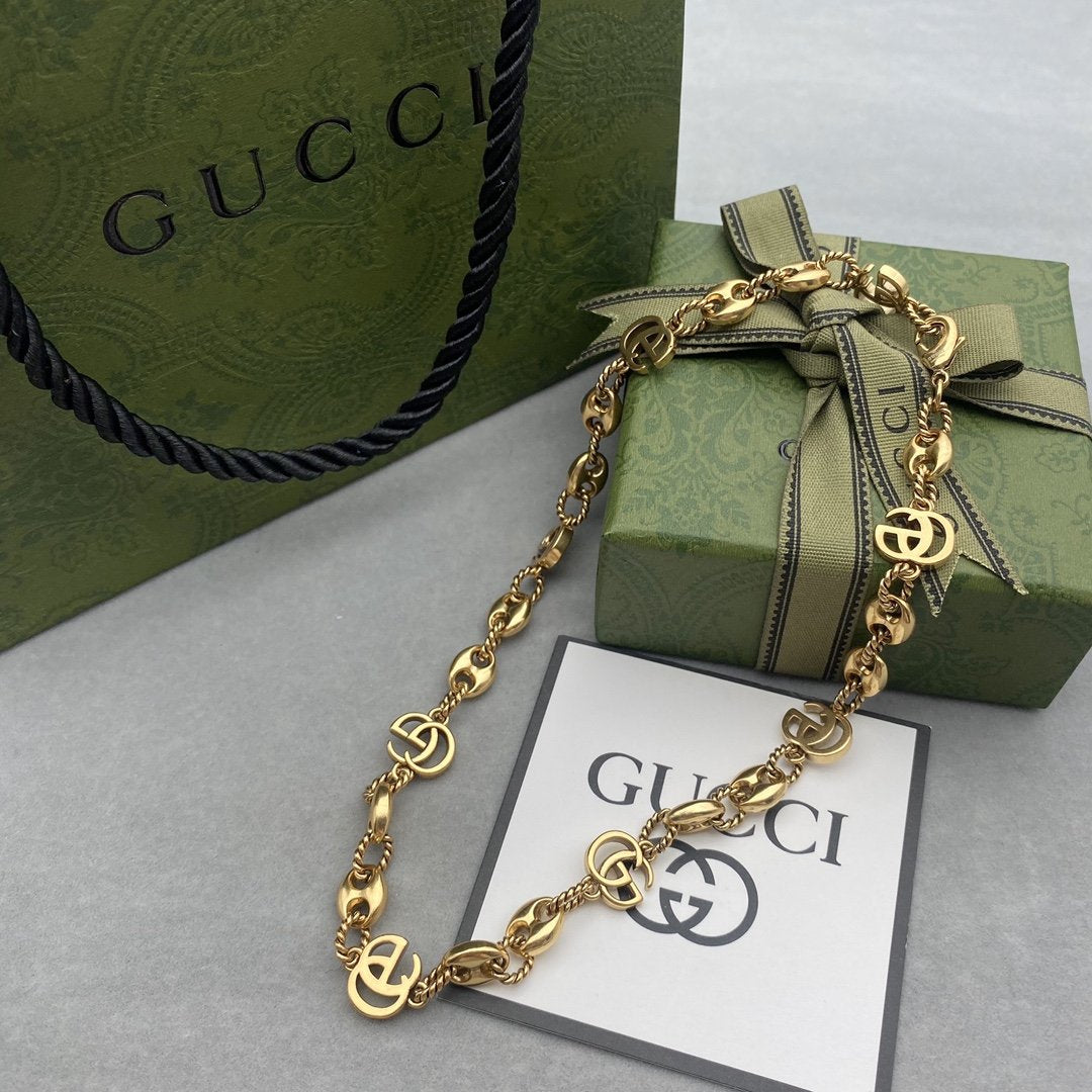 G Metal necklace