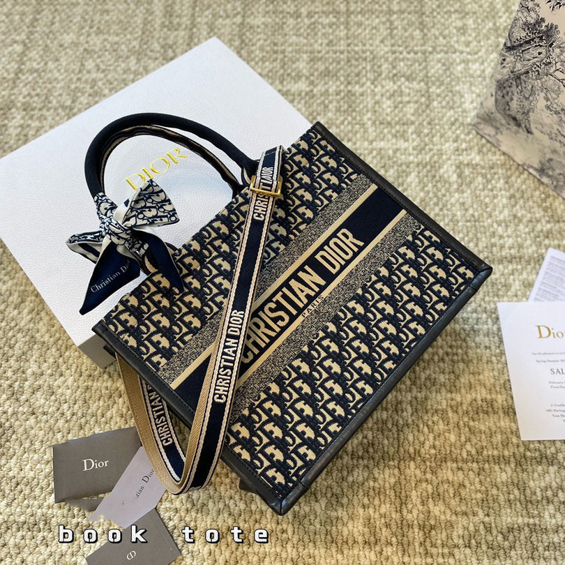 D book tote bag 1824082609