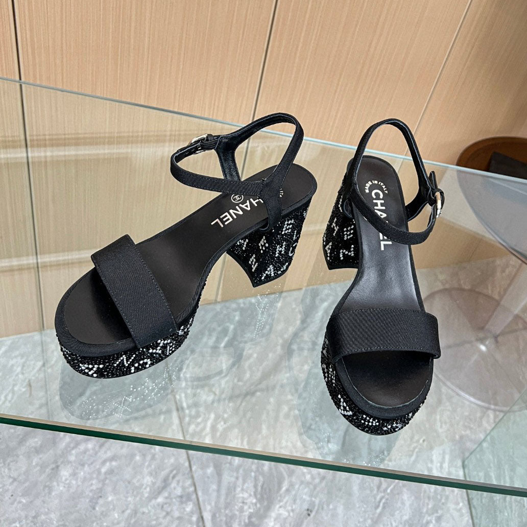 Classic high-heeled sandals blend modernity and fashion 1024031904