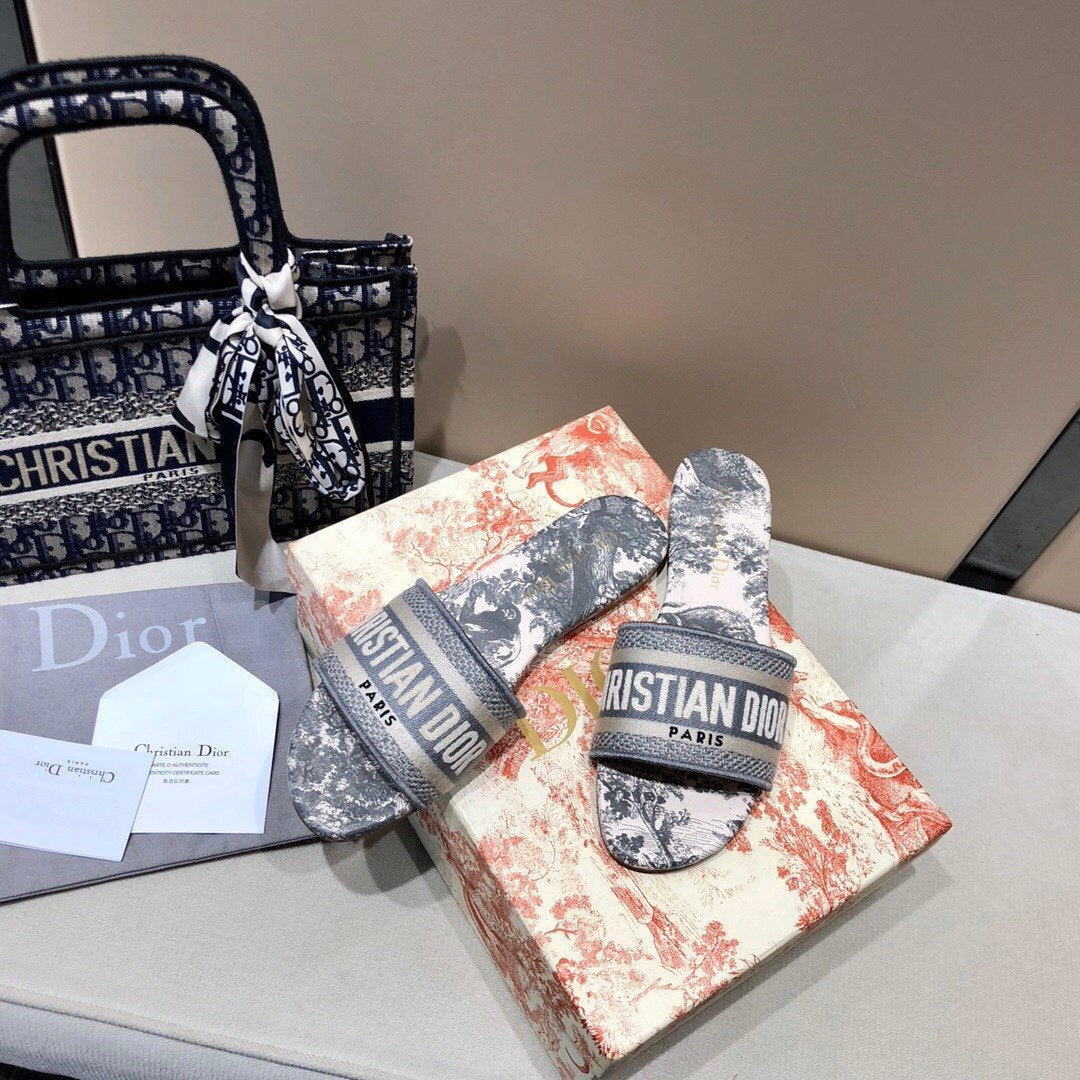 Jacquard Embroidered Slippers