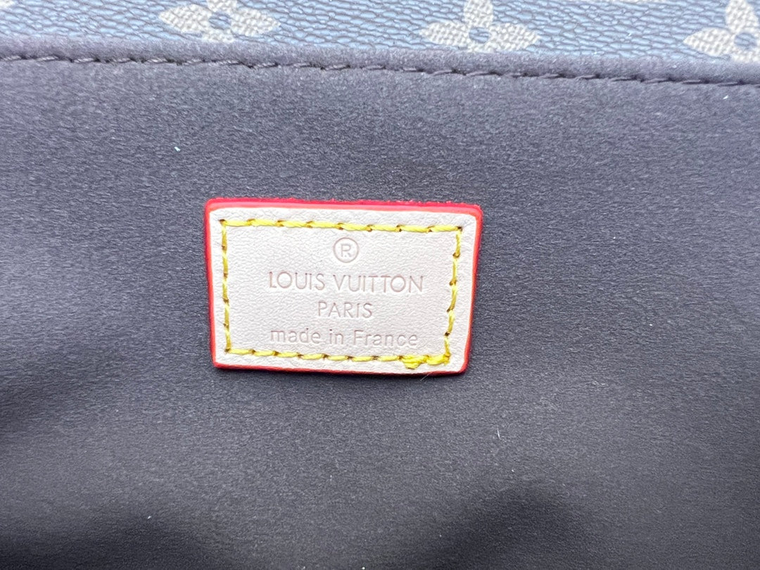 East West Métis messenger bag