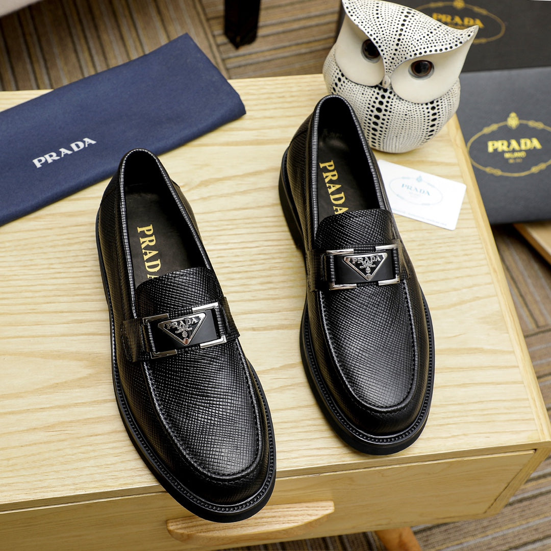 PR Triangle logo loafers 1824091314
