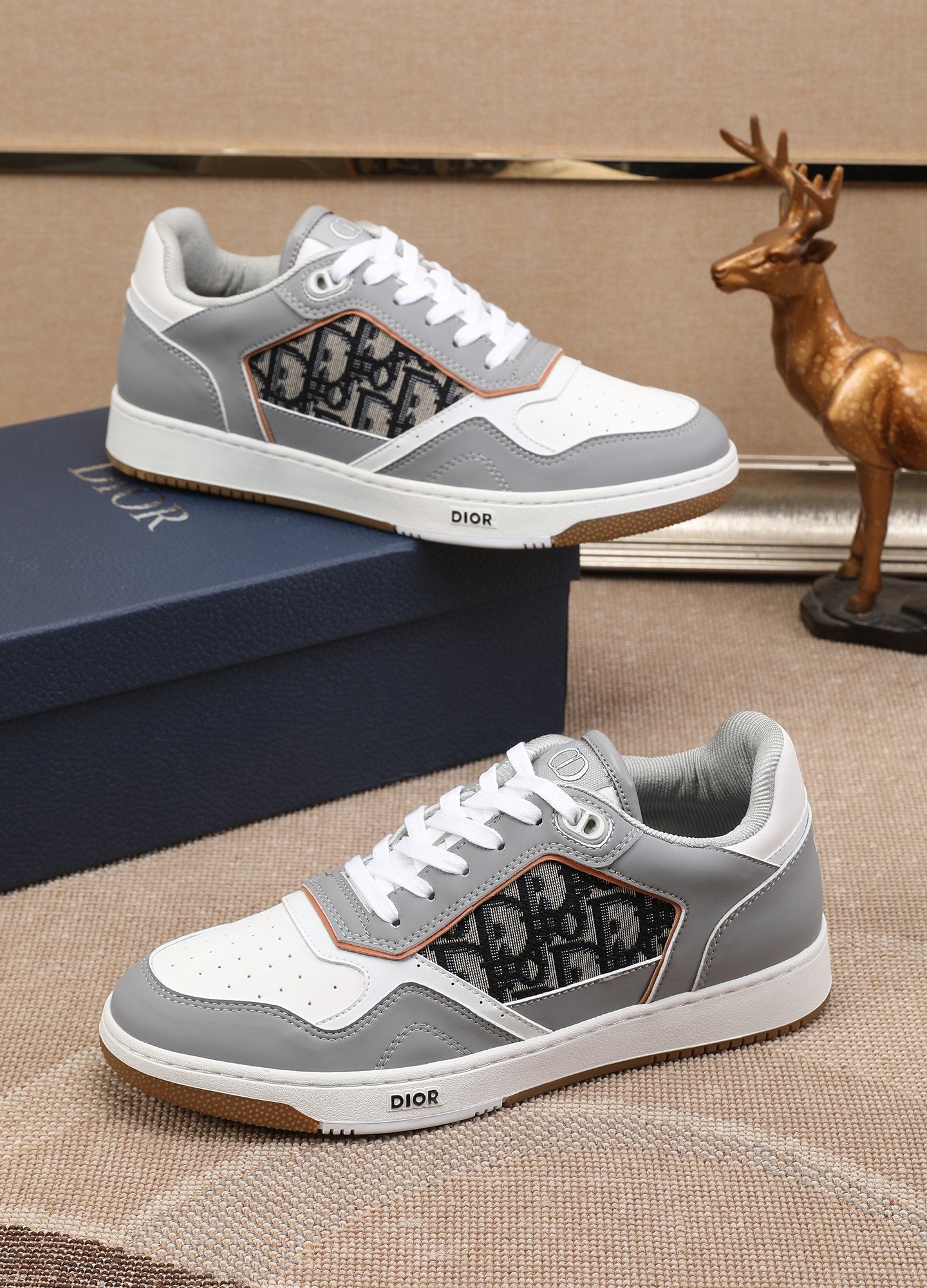 CD B27 Low Top Oblique Sneaker 1825052703