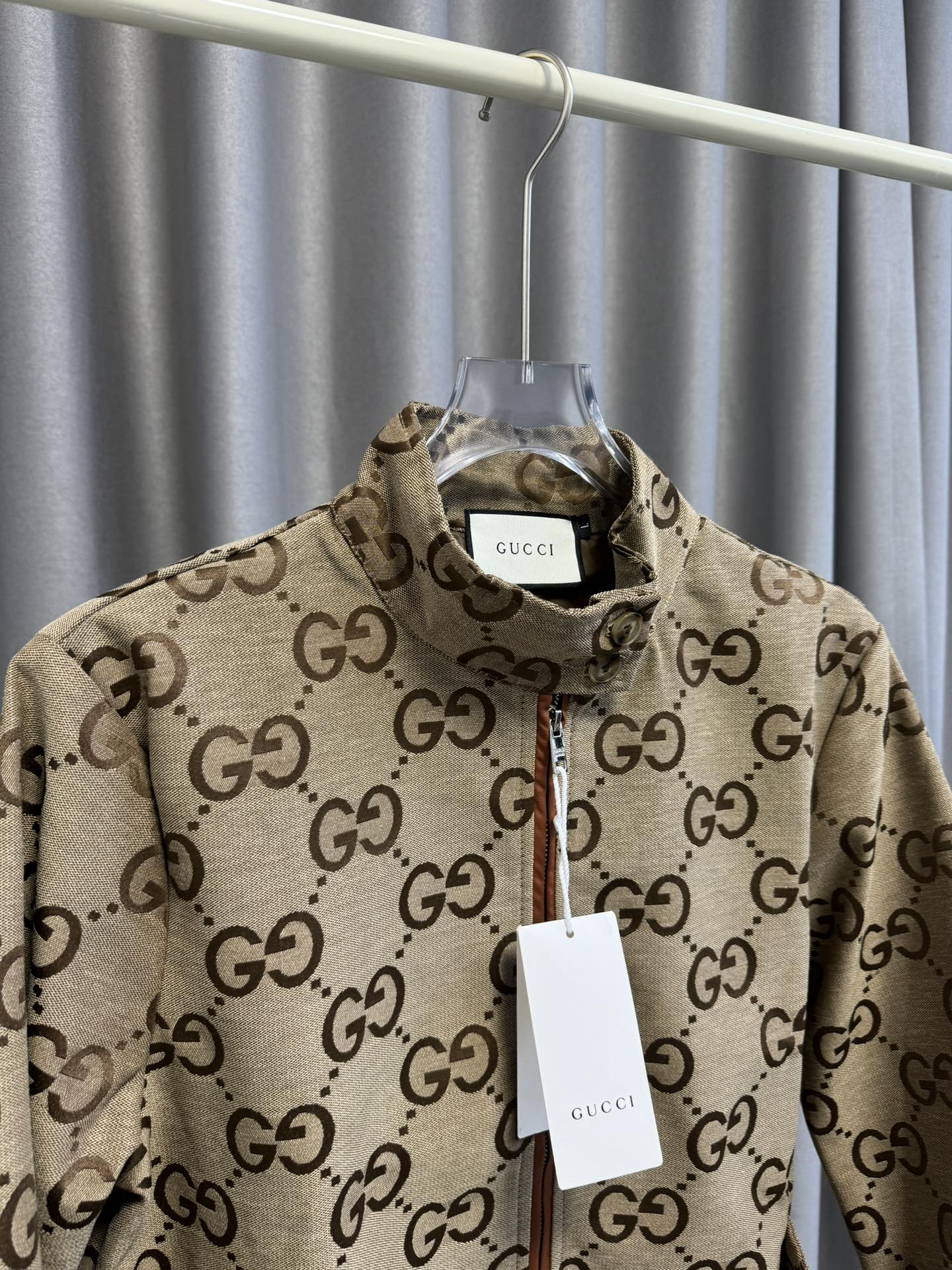 Casual brown letter-printed coat fashion collar zipper design