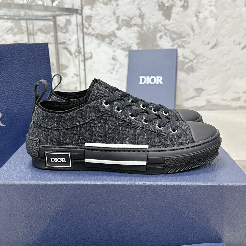 CD B23 Low-Top Sneaker 1824120910