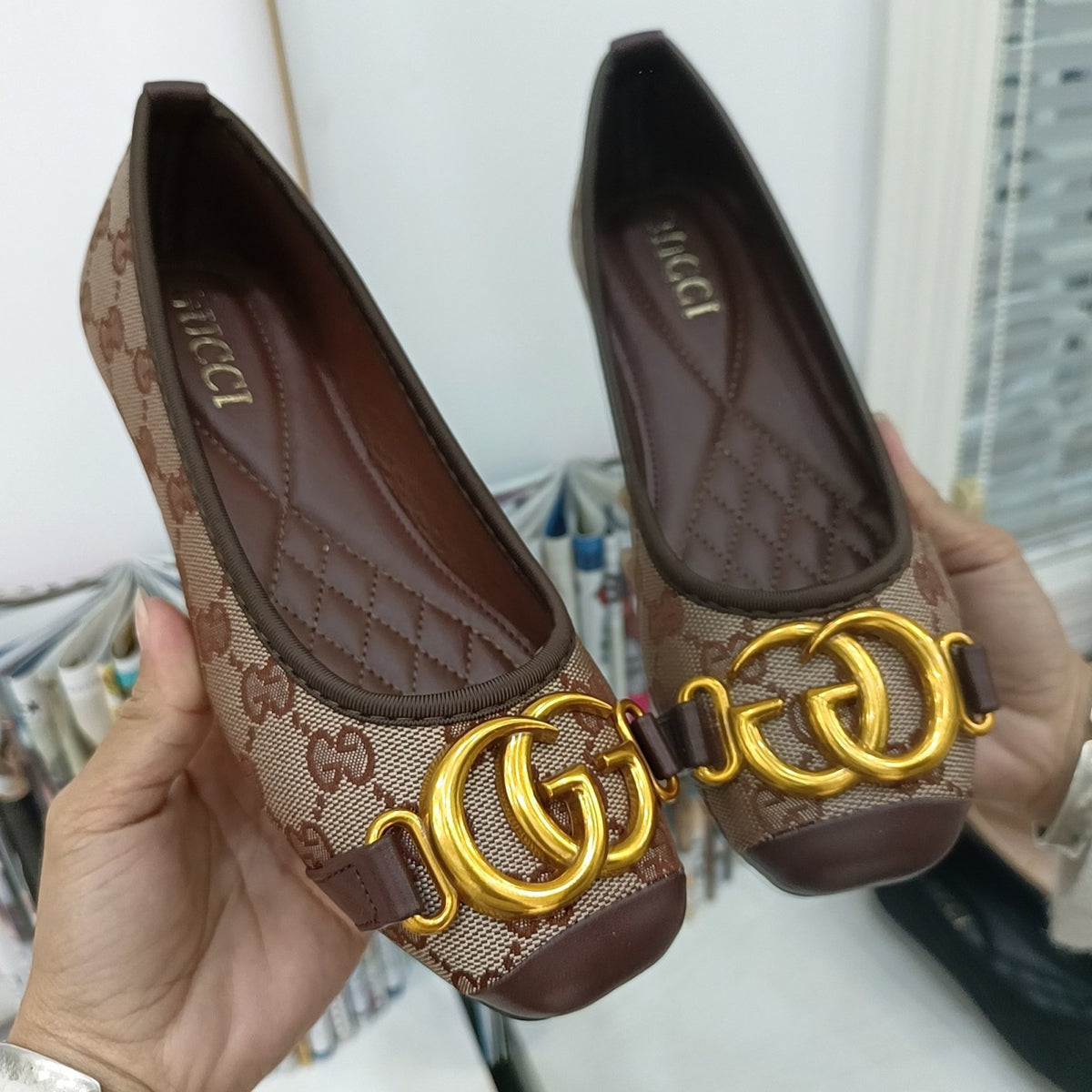 Shallow cut square toe flat bottomed bean shoes PD10041130