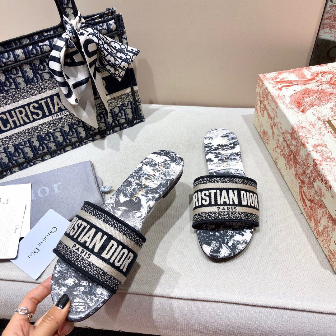 Jacquard Embroidered Slippers