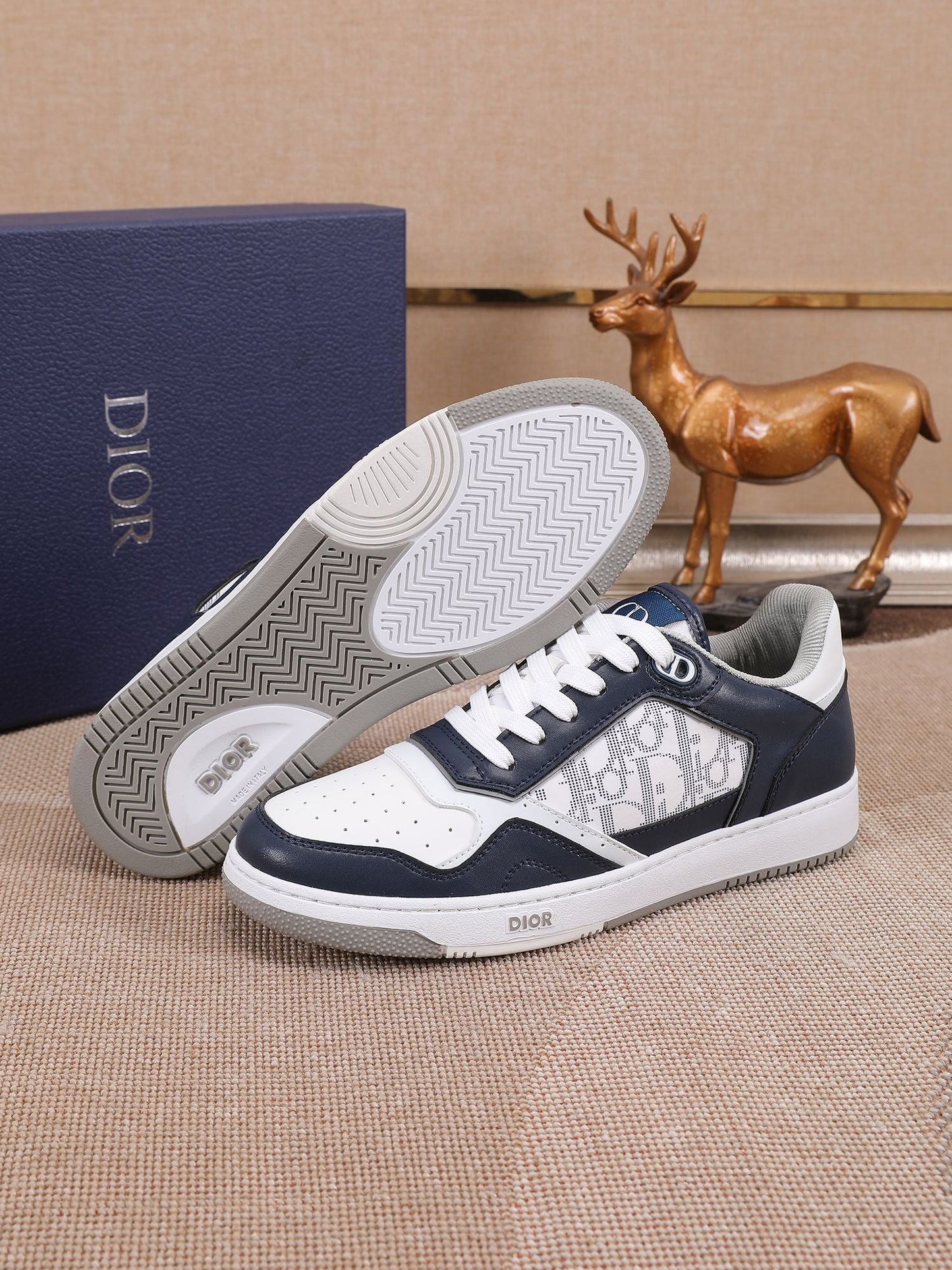 CD B27 Low Top Oblique Sneaker 1825052704