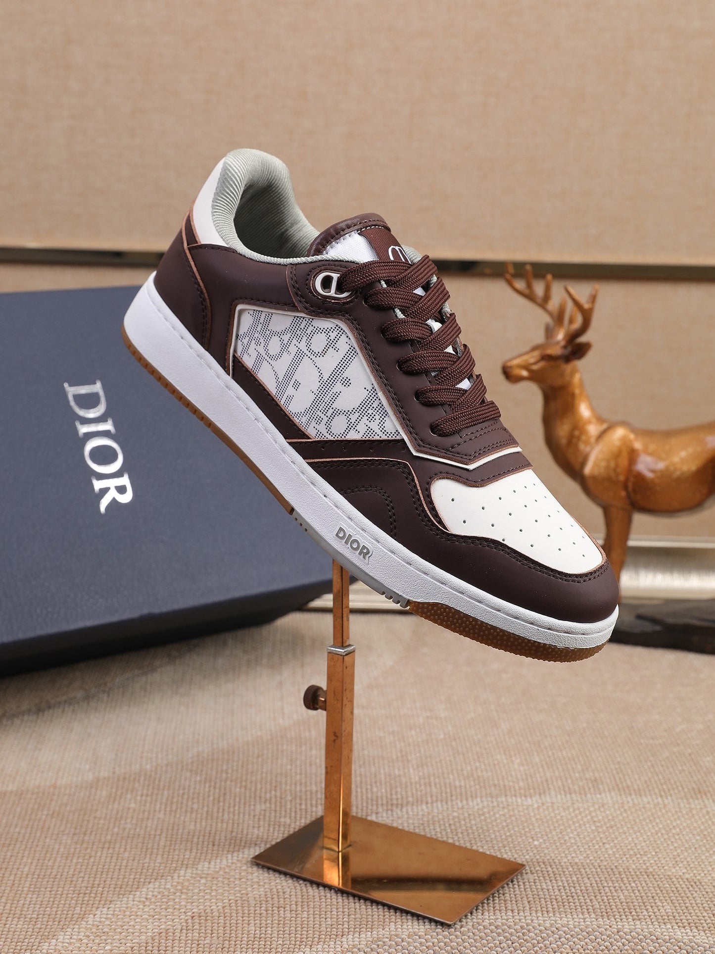 CD B27 Low Top Oblique Sneaker 1825052704