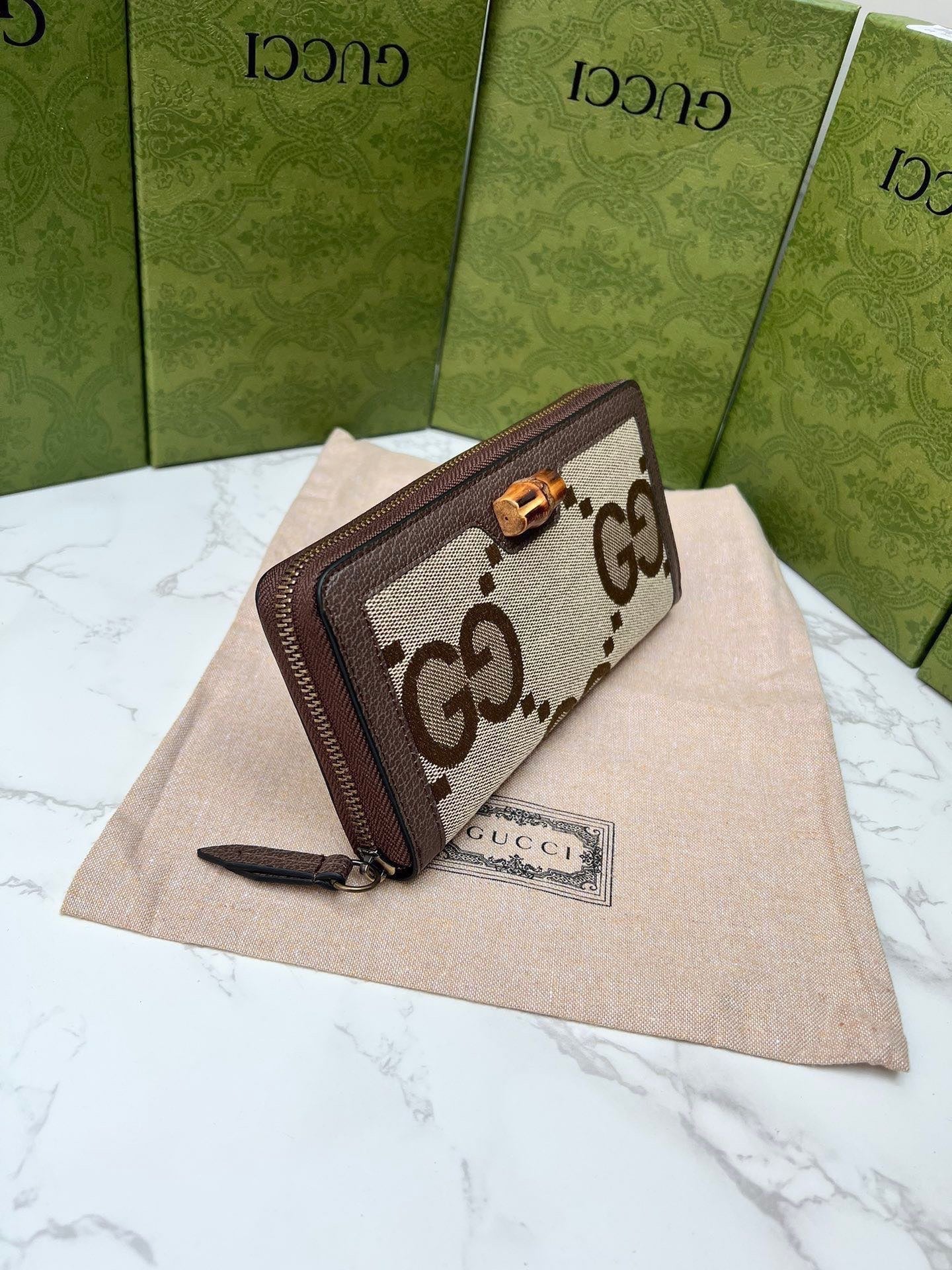 Fashionable  Bag 25090401