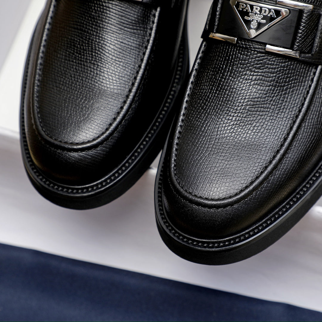 PR Triangle logo loafers 1824091314