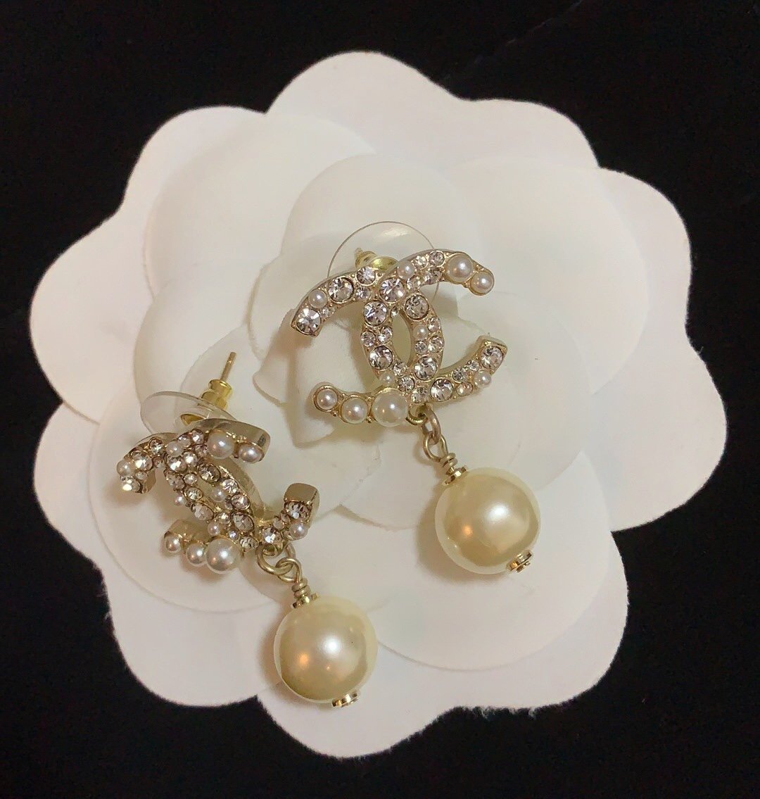 Pearl Pendant Earrings