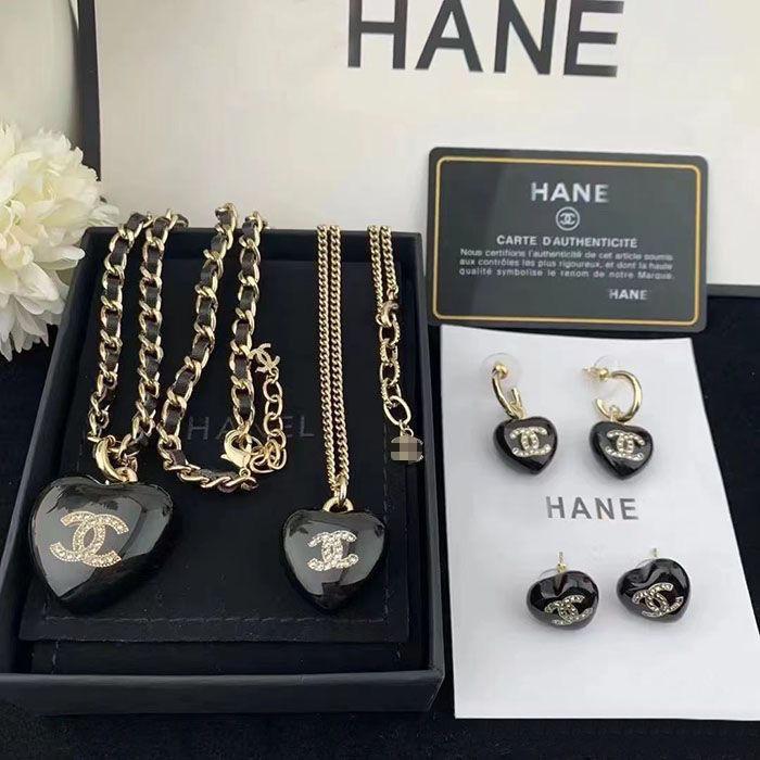 Simple and Versatile Love Black Necklace 0823112208