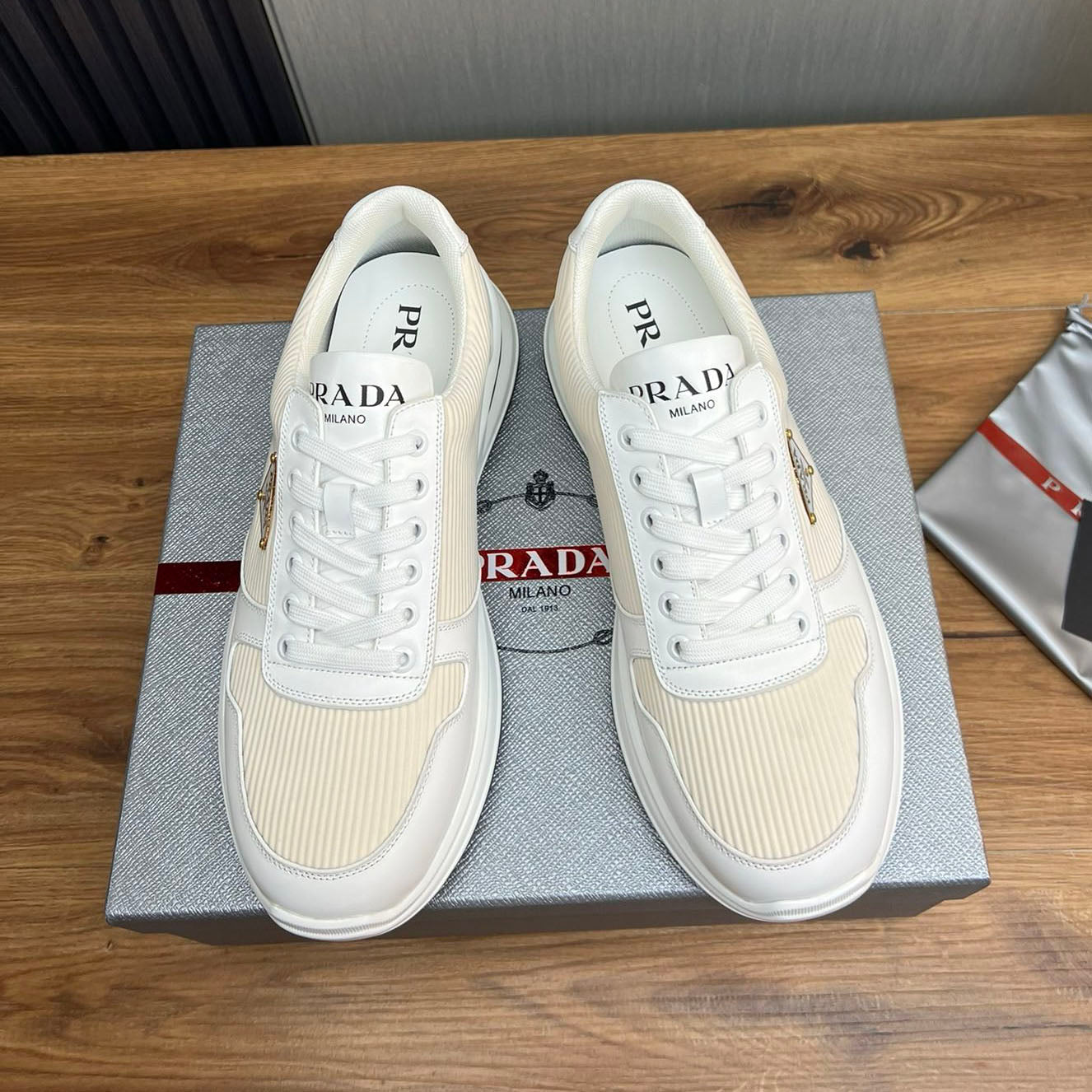 PR triangle logo sneakers 1824081206