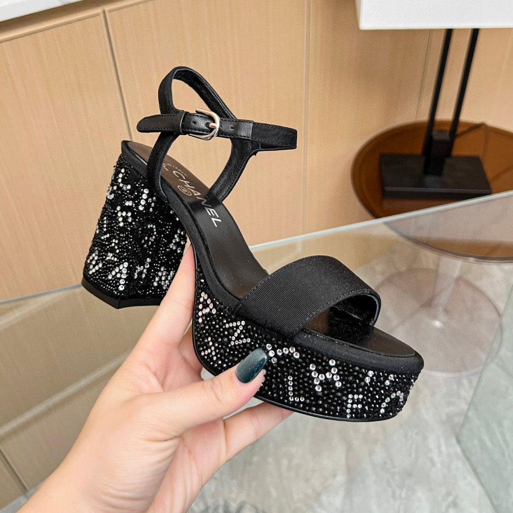 Classic high-heeled sandals blend modernity and fashion 1024031904