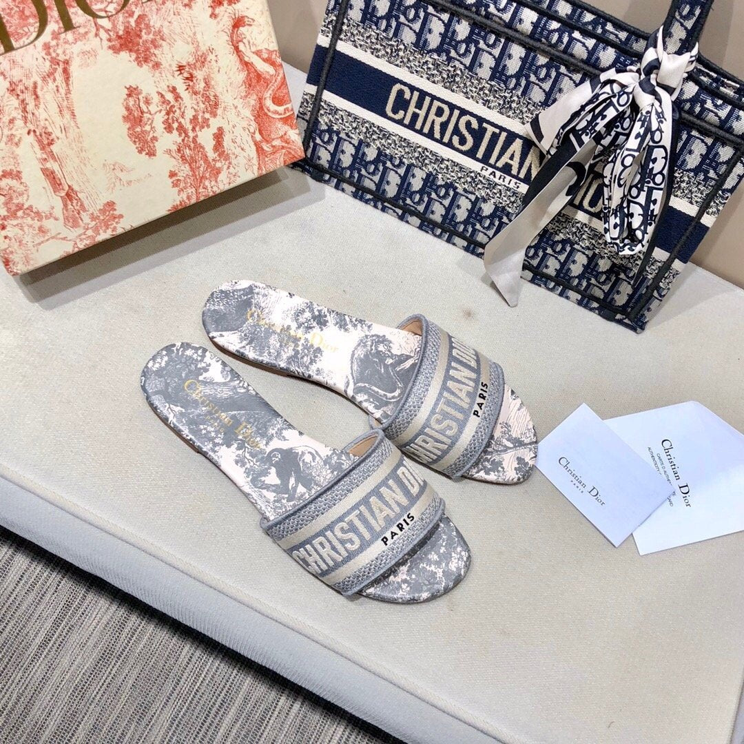 Jacquard Embroidered Slippers