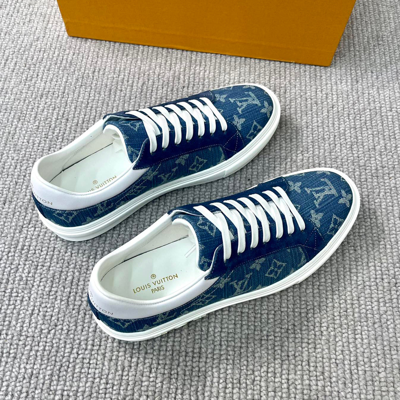 L fashionable casual sneakers 1824070203