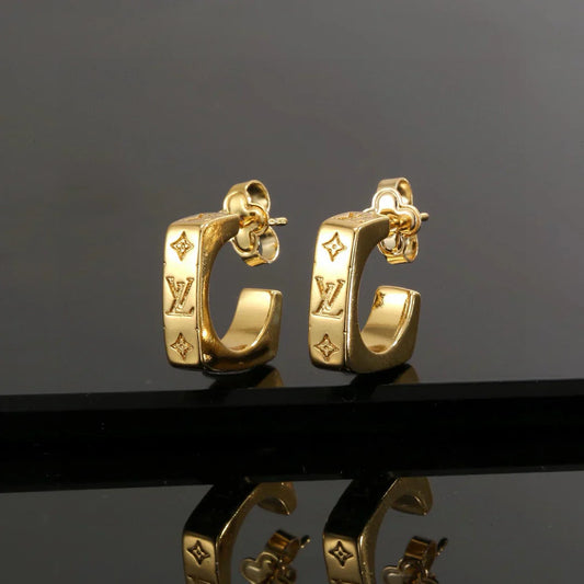 Classic and versatile celebrity stud earrings 1025030501