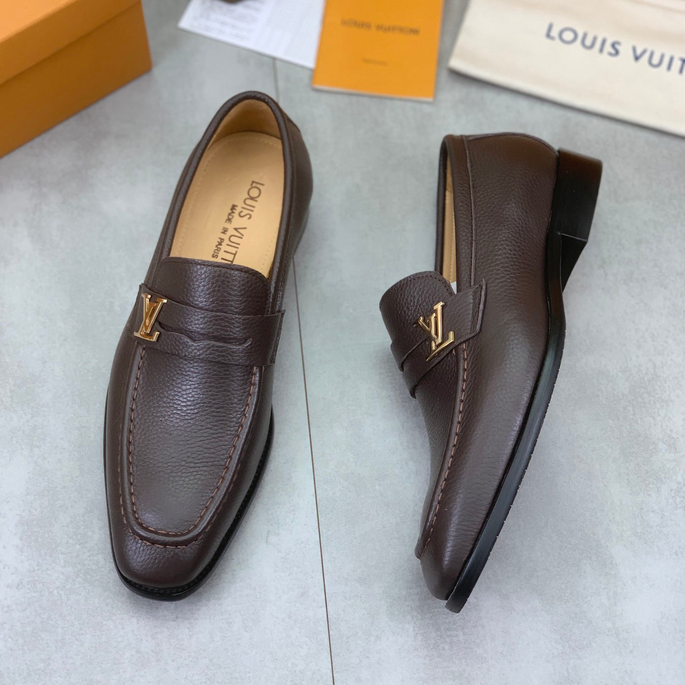 Calfskin leather shoes 1824070301