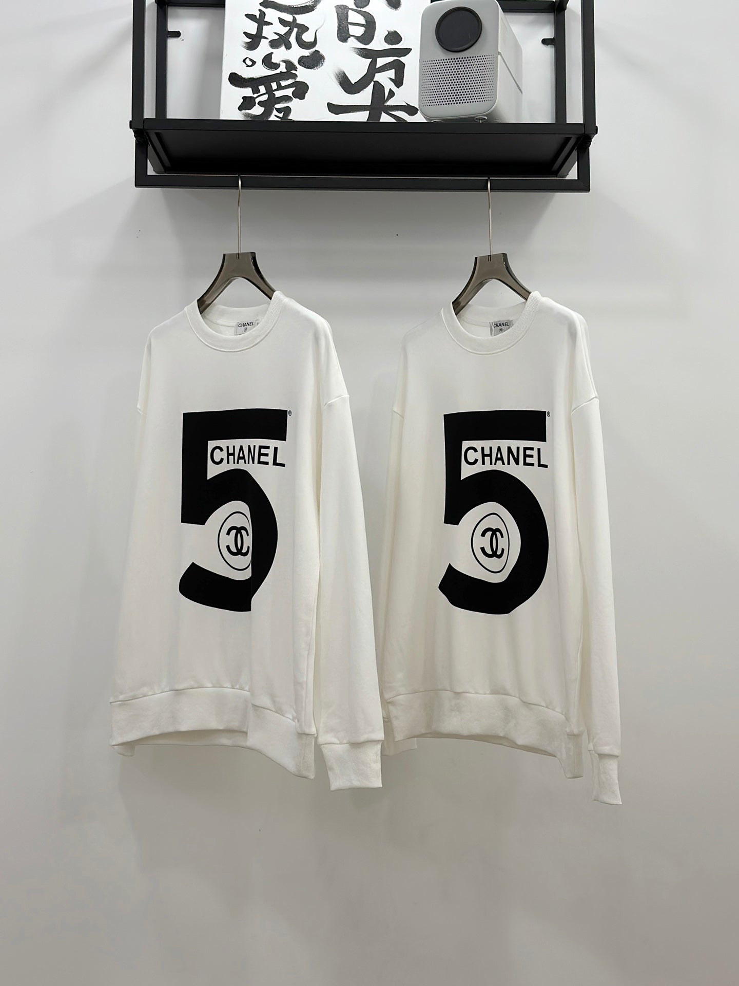 Overlapping letter logo print sweatshirt XC0823101908