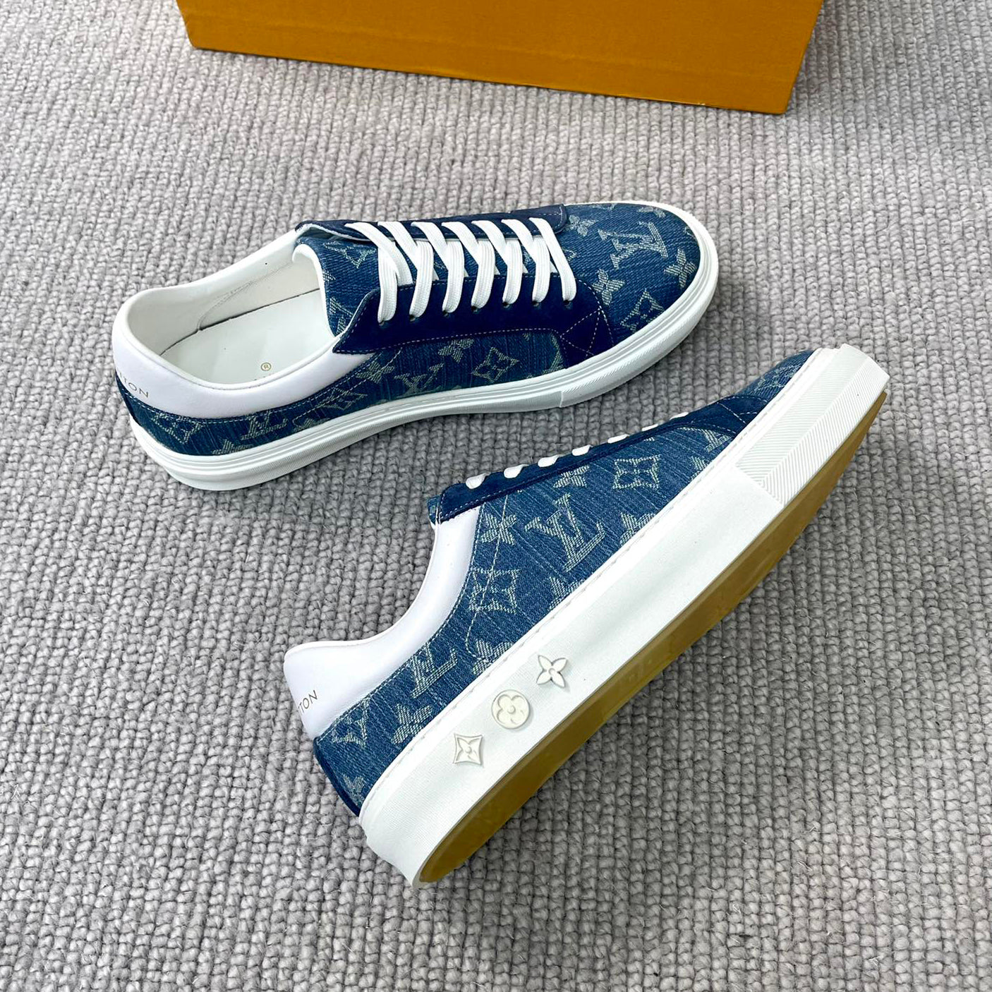 L fashionable casual sneakers 1824070203