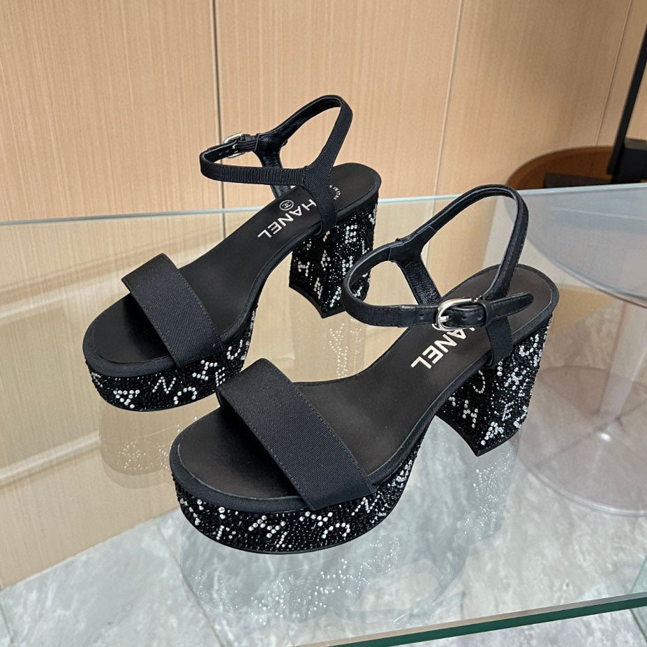 Classic high-heeled sandals blend modernity and fashion 1024031904