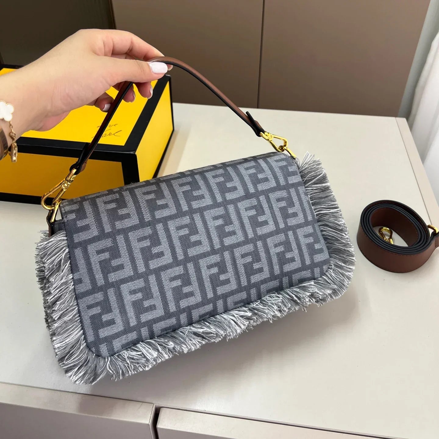 FD Tassel Baguette 1025070407