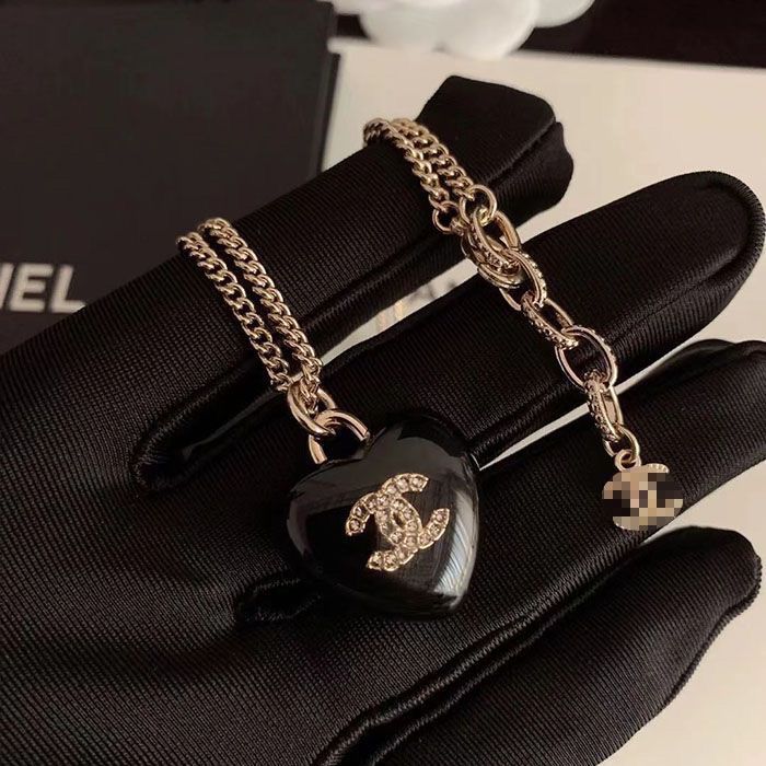 Simple and versatile love shaped pendant PD10051123