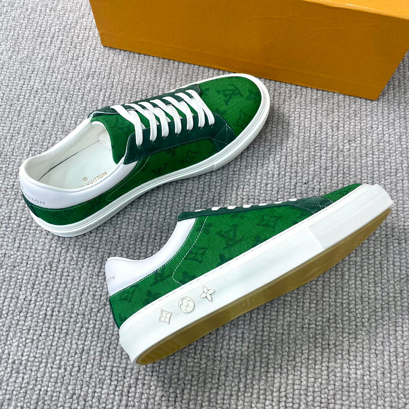 L fashionable casual sneakers 1824070203