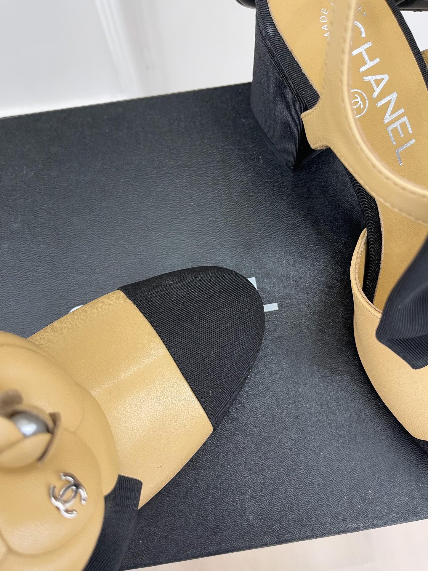 Fashion Versatile Camellia Thick Heels High Heels 1023120404