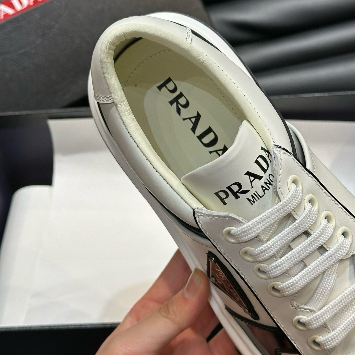 PR sneakers 1825052804