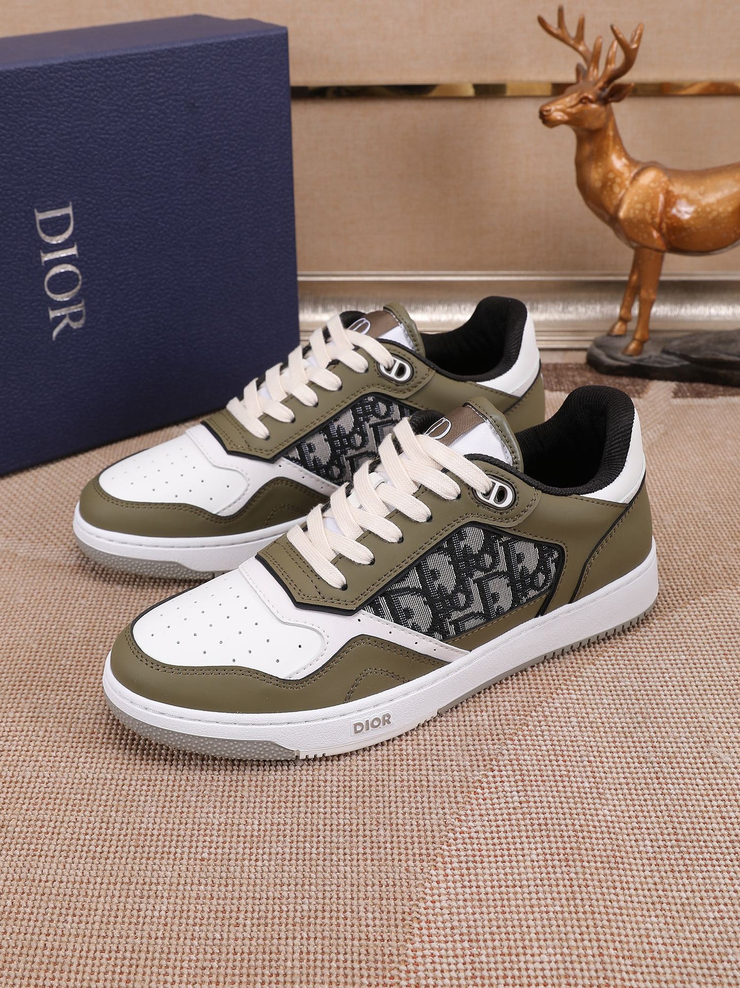 CD B27 Low Top Oblique Sneaker 1825052703