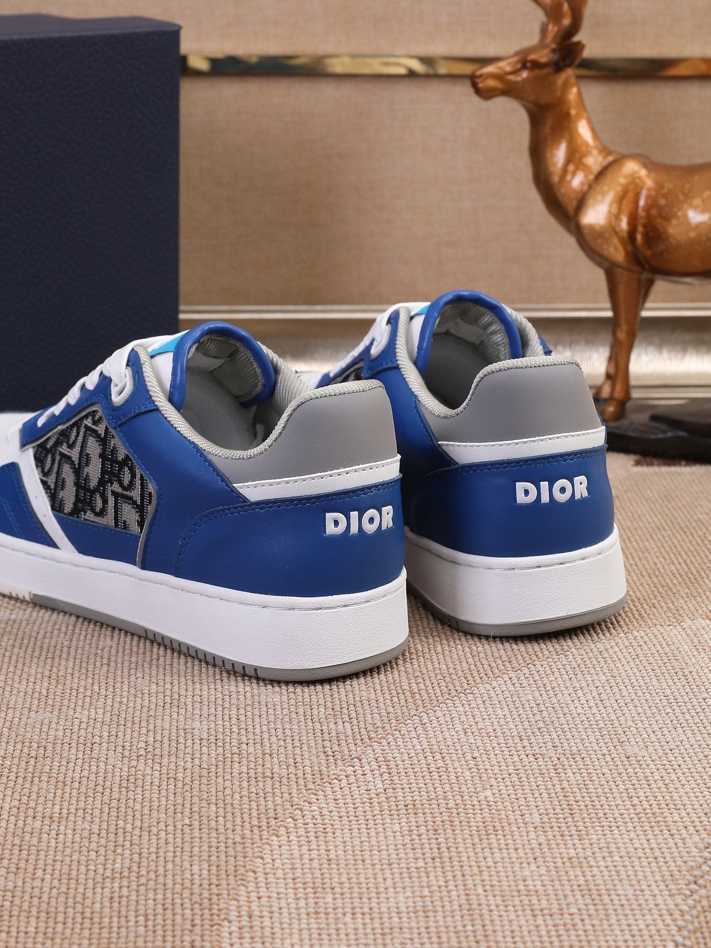 CD B27 Low Top Oblique Sneaker 1825052703